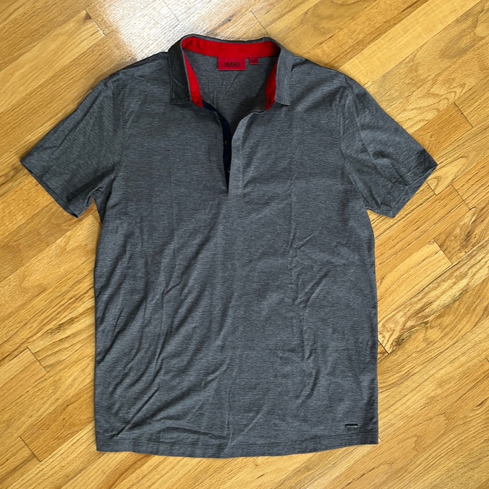 HUGO HUGO BOSS short sleeve polo w hidden placket over buttons grey/red/navy M